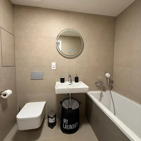 Apartment Modern - Parking - Ac Pressburg