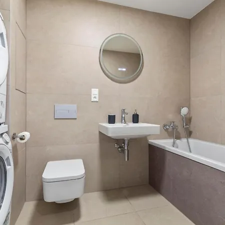 Liv Cashmere Nest W Balcony, Ac & Free Parking * Bratislava