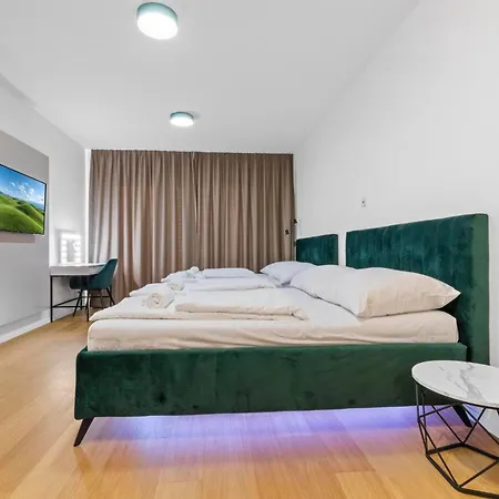 Liv Cashmere Nest W Balcony, Ac & Free Parking * Bratislava