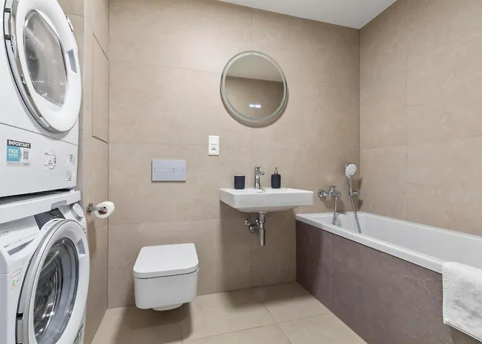 Liv Cashmere Nest W Balcony, Ac & Free Parking * Bratysława