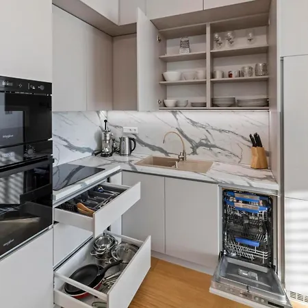 Liv Cashmere Nest W Balcony, Ac & Free Parking Apartmán *
